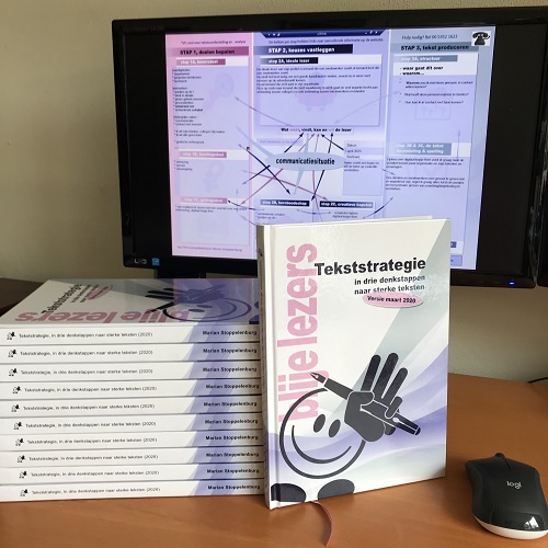 Stichting Sterke Teksten beloont elke serieuze inzending met een exemplaar van het gedrukte boek 'Tekststrategie'.